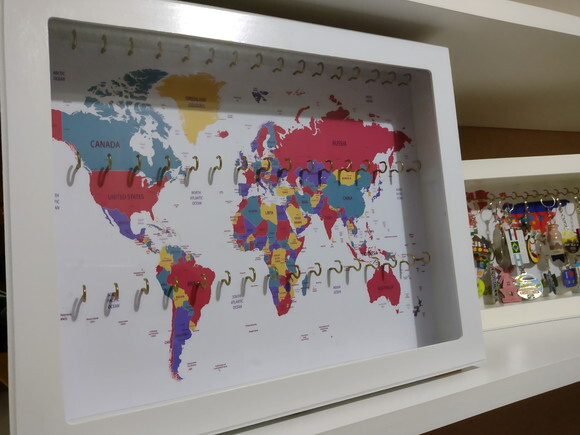 Quadro Expositor de Chaveiros com Vidro para Colecionadores