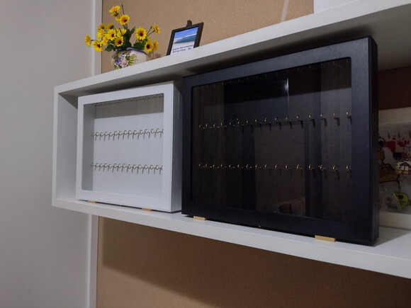 Quadro Porta Chaveiros - Tamanho Grande com Vidro - Preto