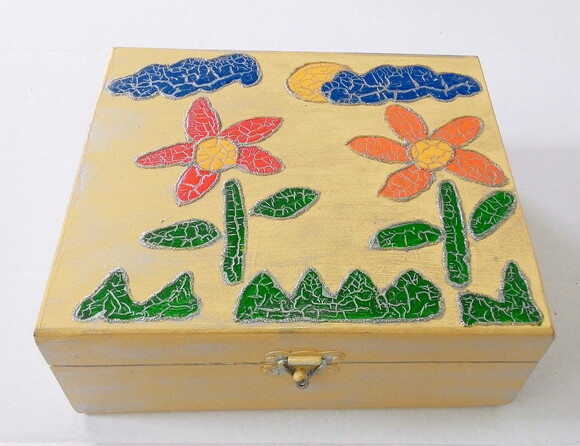 Caixa em mdf decorada com fecho