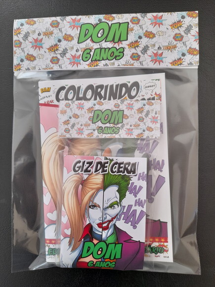 Livro de Colorir com Giz de Cera Coringa e Arlequina
