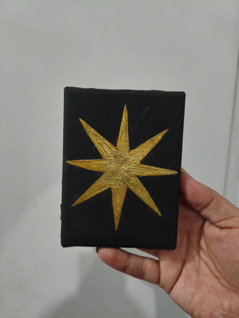 Quadro preto com dourado, estrela de 7 pontas