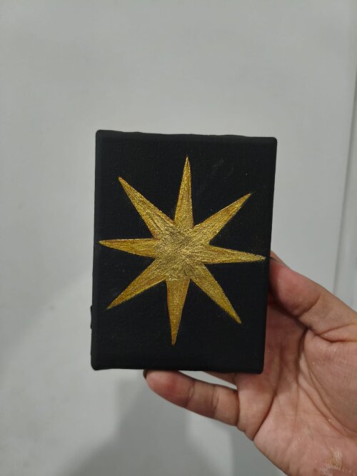 Quadro preto com dourado, estrela de 7 pontas
