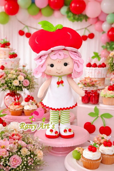 Boneca Cerejinha da Turma Moranguinho e Seu Mascote