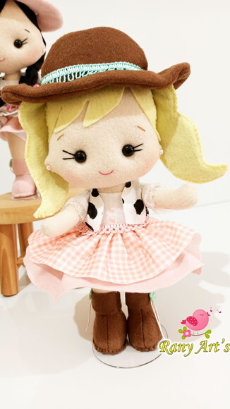 Boneca Fazendeira com 25cm