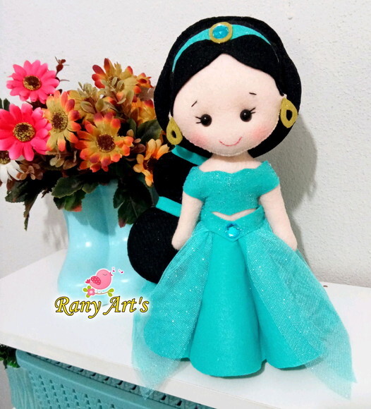 Boneca Jasmine com 25cm