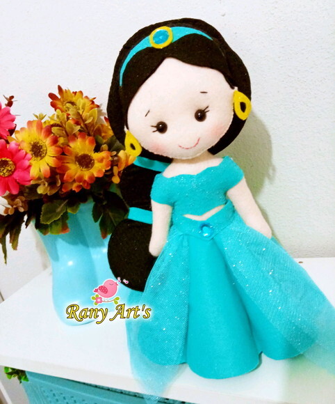 Boneca Jasmine com 25cm