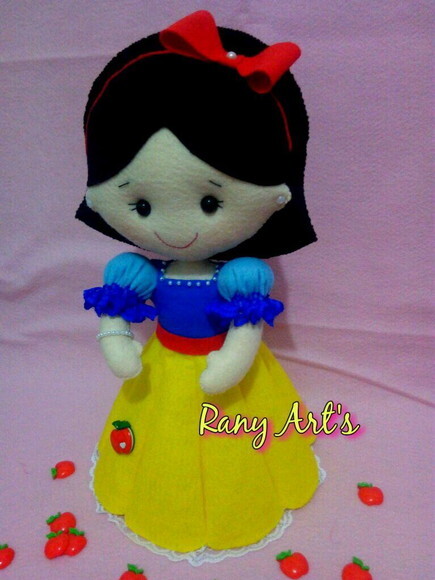 Branca de Neve em Feltro com 30cm