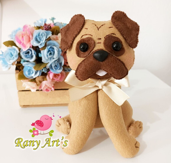 Cachorro Pug em Feltro com 15cm