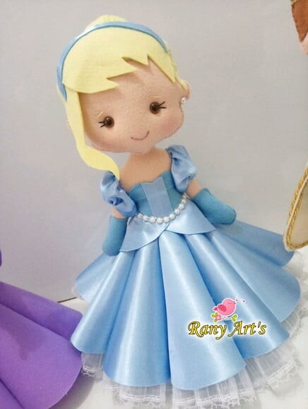 Cinderella luxo em feltro - 35cm