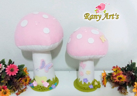 Cogumelo rosa em feltro 28cm e 22cm