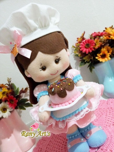 Confeiteira em feltro 30cm