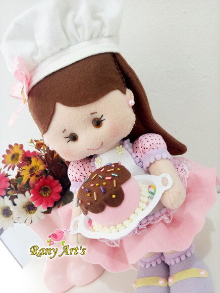 Confeiteira em feltro 30cm