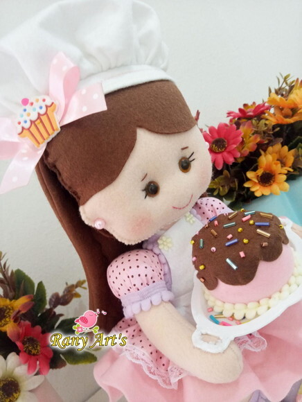 Confeiteira em feltro 30cm