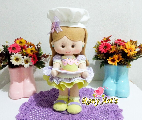 Confeiteira em feltro 30cm