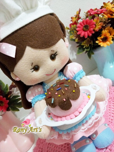 Confeiteira em feltro 30cm