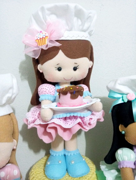 Confeiteira em feltro 30cm