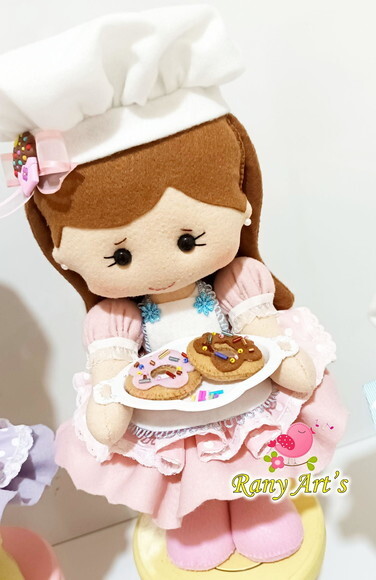 Confeiteira em Feltro 30cm