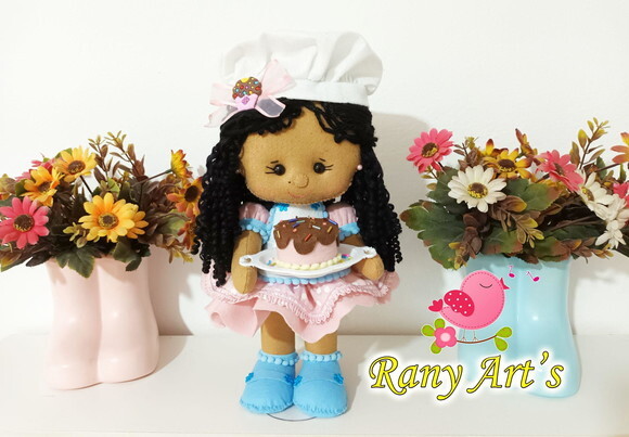 Confeiteira Morena Cacheada em Feltro 30cm