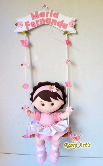Enfeite de Porta Boneca no Balanço