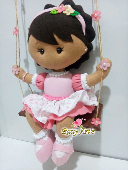 Enfeite de Porta Boneca11 no Balanço