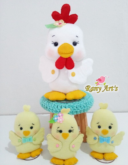 galinha com pintinhos em feltro