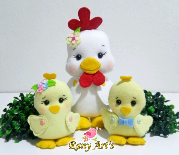 galinha com pintinhos em feltro