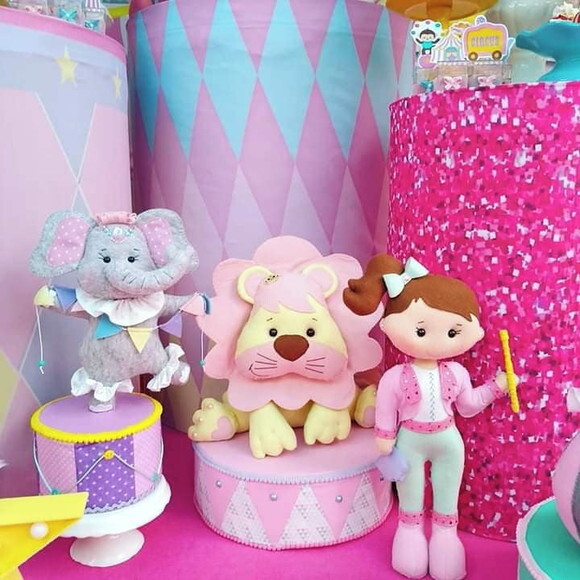Kit Circo Rosa com 11 peças - bonecos de 40cm