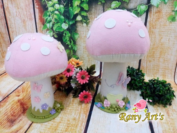 Kit de Cogumelos em feltro 28cm e 22cm decorados