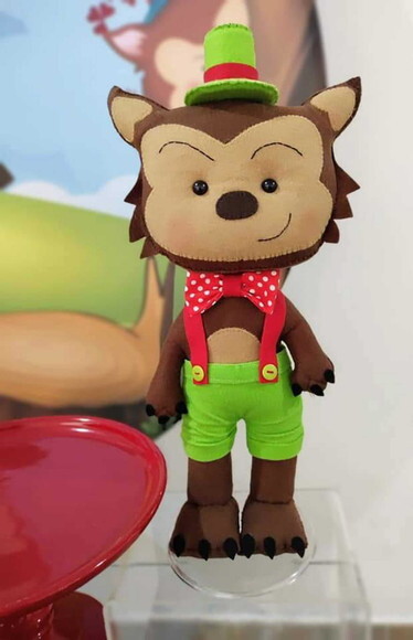 Lobo Mau em Feltro com 30cm Altura