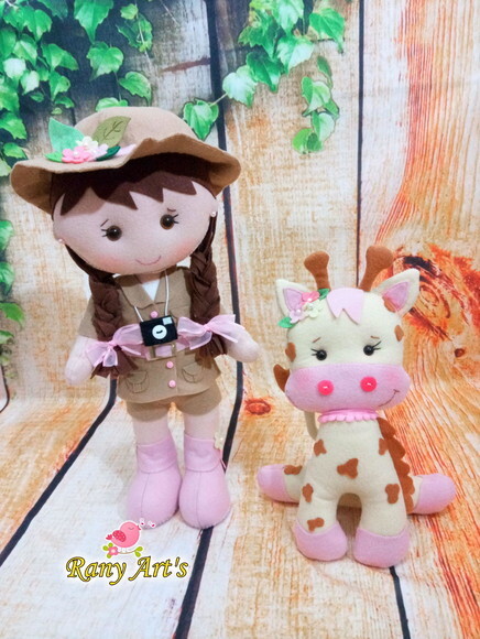 Menina Safari com Girafinha