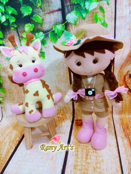 Menina Safari com Girafinha
