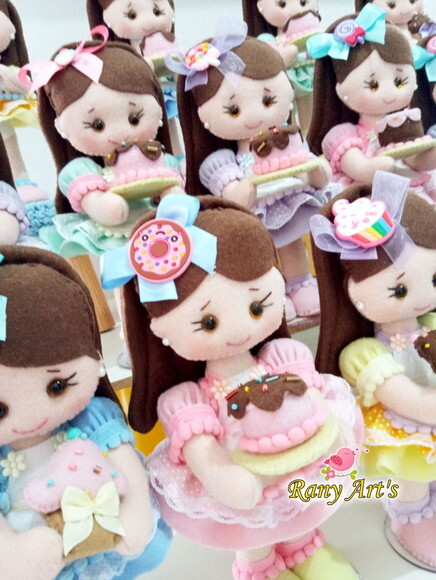 Mini Boneca Doceria Doceria com 20cm