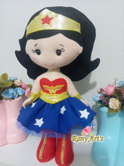 Mulher Maravilha com 32cm