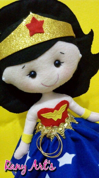 Mulher Maravilha com 32cm