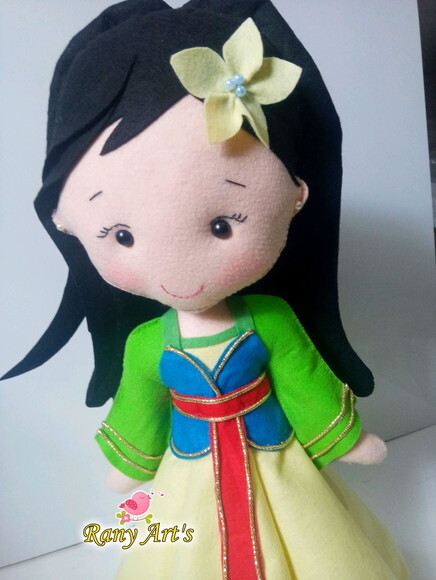 Princesa Mulan com 45cm altura
