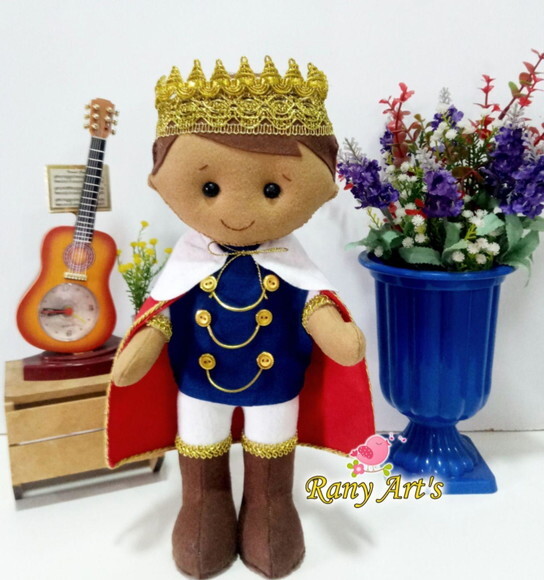 Principe Pele Morena em Feltro 35cm