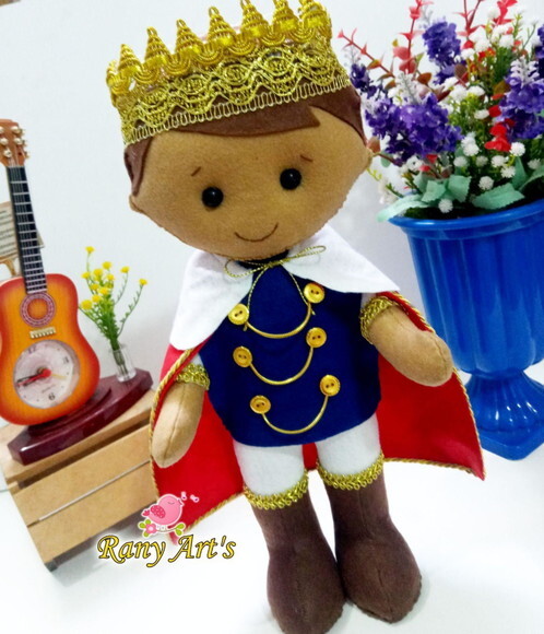 Principe Pele Morena em Feltro 35cm
