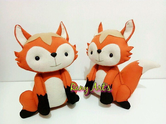 Raposinha em Feltro com 25cm