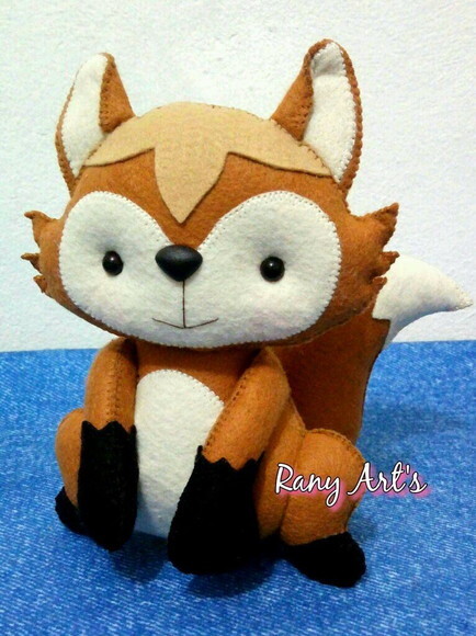 Raposinha em Feltro com 20cm
