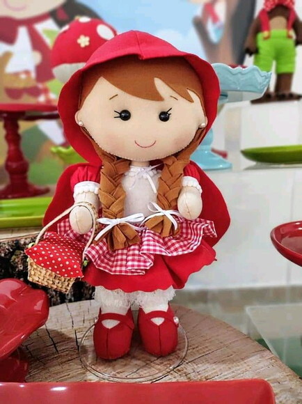 Turma Chapeuzinho Vermelho 30cm