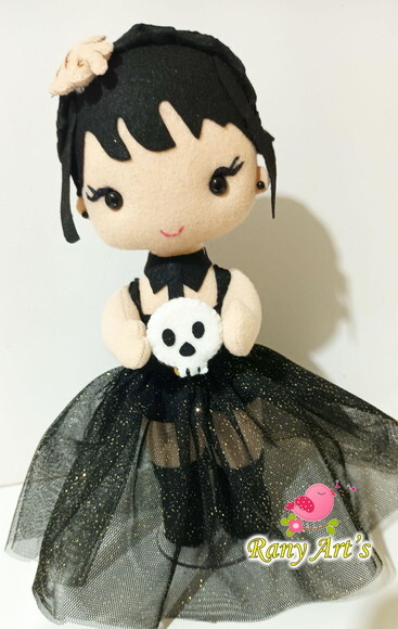 Wandinha em Feltro 27cm