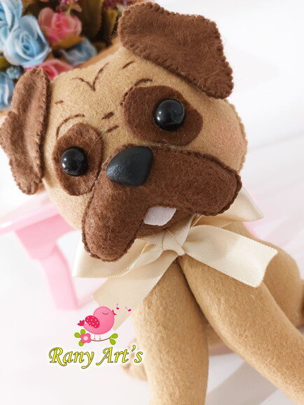Cachorro Pug em Feltro com 15cm