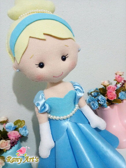 Cinderella em feltro - 40cm