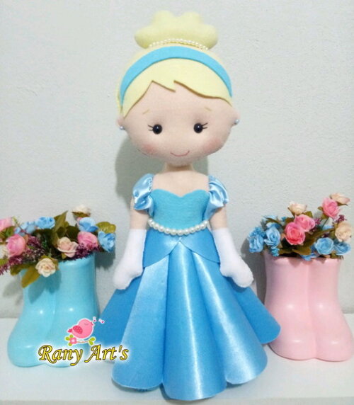 Cinderella em feltro - 40cm