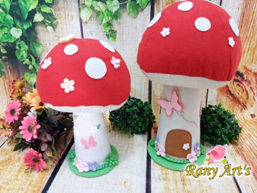 Cogumelos em feltro 28cm e 22cm