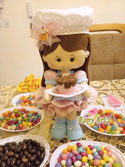 Confeiteira em feltro 30cm