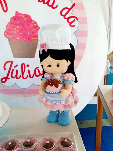 Confeiteira em feltro 30cm