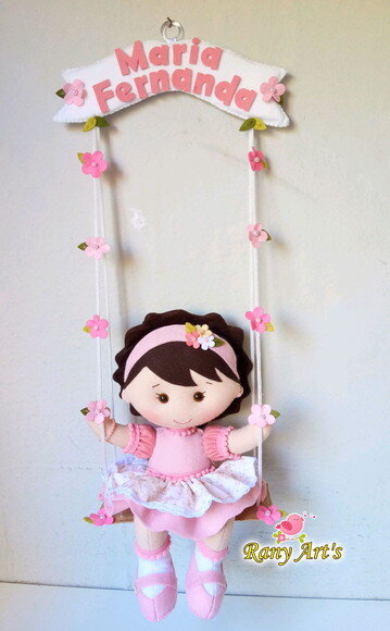 Enfeite de Porta Boneca no Balanço