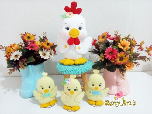 galinha com pintinhos em feltro