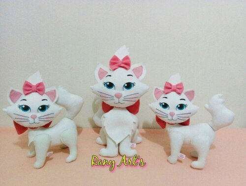 Gatinha Marie em feltro, 30cm de pé